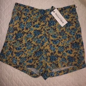 NWT Novella Royale shorts size medium
